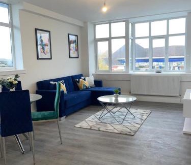 Flitwick Apartment | 2 Bedroom Apartment - Flitwick - Contractor Friendly - Tourist Ready - Full Kitchen - WiFi - Smart TV - Sofa Bed - FREE Parking - Ideal for Short or Long Stays