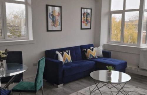 Flitwick Apartment | 2 Bedroom Apartment - Flitwick - Contractor Friendly - Tourist Ready - Full Kitchen - WiFi - Smart TV - Sofa Bed - FREE Parking - Ideal for Short or Long Stays