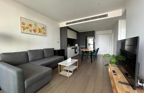 Chinatown Apartment | 2 Bedroom Apartment Haymarket with Balcony
