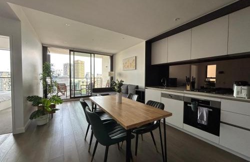 Chinatown Apartment | 2 Bedroom Apartment Haymarket with Balcony