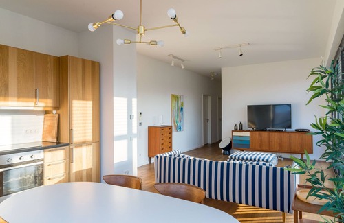 Gesundbrunnen Apartment | 2-bedroom Apartment in Prenzlauer Berg with Mauerpark view