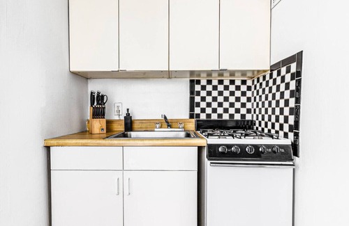Garment District Apartment | 2-Bedroom Apartment Near NYC Icons!