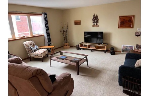 Woodward Apartment | 2 Bedroom Apartment next to High Trestle Trail