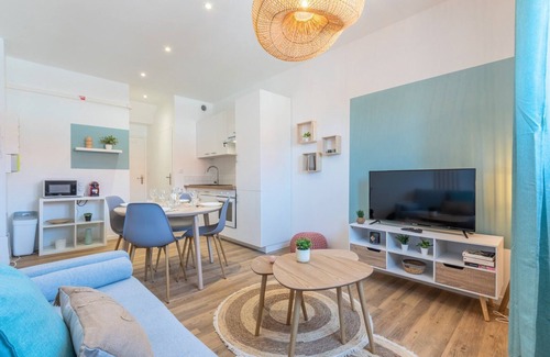 Roubaix Apartment | 2 bedroom apartment near tram, CHR + parking