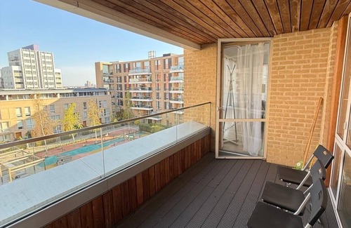 Haselbury Apartment | 2-bedroom apartment near Canning Town Station E16 1GW London