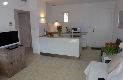 Cote d'Azur- French Riviera Apartment | 2-bedroom apartment with large terrace - Saint-Tropez (700 m) - beach (300 m)