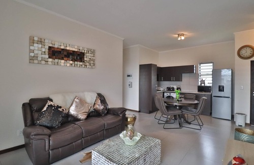 Greater Johannesburg Metropolitan Area Apartment | 2 Bedroom Apartment in Jackal Creek