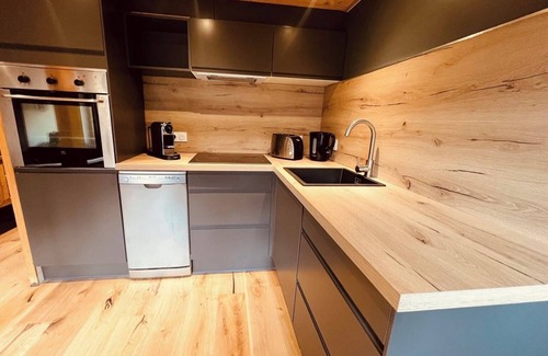 Argentiere Apartment | 2 bedroom apt, balcony facing Mont Blanc, very close to village & GM ski lift