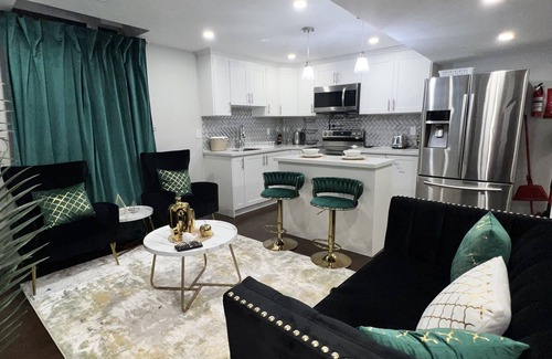Brampton Apartment | 2 Bedroom Basement Apartment with Seperate Entrance. Free Wifi & Parking.