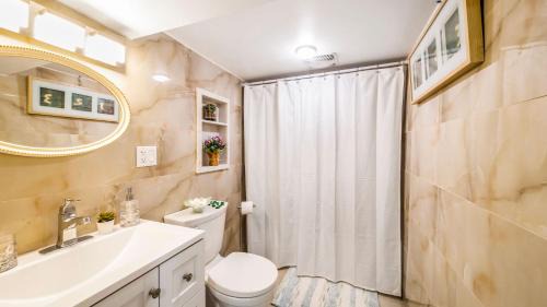 Topham Park Apartment | 2 bedroom + Bath in Eastyork
