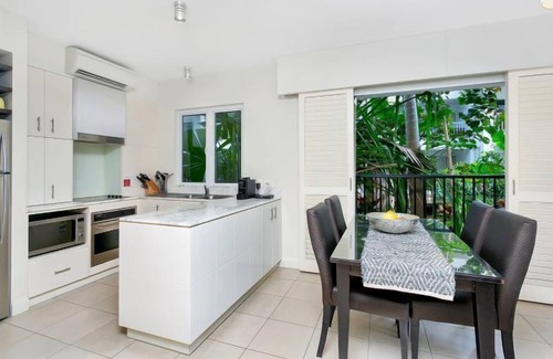 Palm Cove Apartment | 2 Bedroom Beach Club Lagoon Apartment Palm Cove