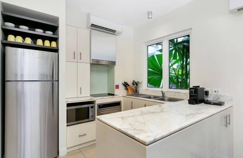 Palm Cove Apartment | 2 Bedroom Beach Club Lagoon Apartment Palm Cove