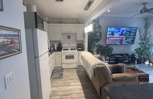Queens House | 2 Bedroom Beach Paradise
