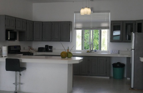 Whitehouse Villa | 2 Bedroom Beachfront Property in Westmoreland