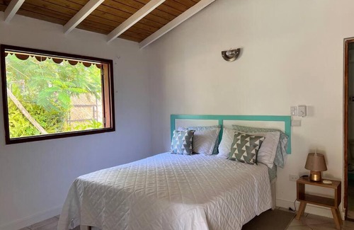 La Ceiba House | 2-bedroom Bonita cottage with pool
