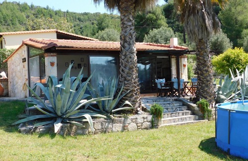 Nea Skioni House | 2-bedroom bungalow in an idyllic olive grove