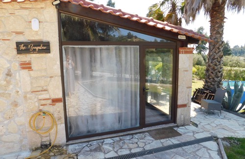 Nea Skioni House | 2-bedroom bungalow in an idyllic olive grove