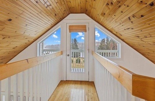 Found Mills Cottage | 2 Bedroom Chalet on the Stanley River