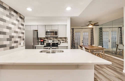 Vickery Meadow Condo | 2-bedroom condo in charming Dallas with WiFi, AC