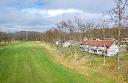 DuBois Condo | 2 Bedroom Condo in Lakeside Resort Community (1 Queen, 2 Twins)