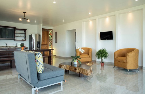 Tilaran Condo | 2-bedroom condo in marvelous Lake Arenal with WiFi, AC, swimming pool.