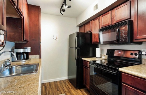 South Scottsdale Condo | 2-bedroom condo in Old Town Scottsdale with pool AC, fitness room