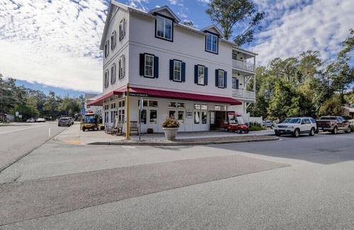 Old Town Bluffton Condo | 2 Bedroom Condo in Old Town Bluffton 2nd floor