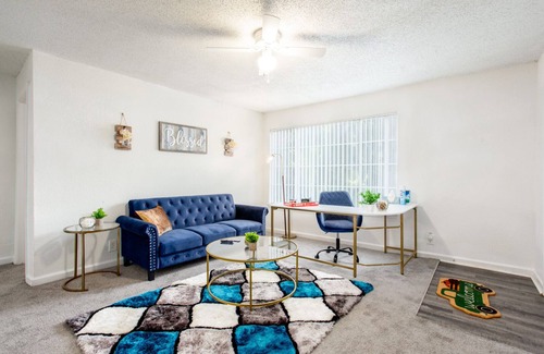 Leslie Estates Apartment | 💙✨2 Bedroom Corner Oasis Near Downtown!💙 With a working AC 🎉