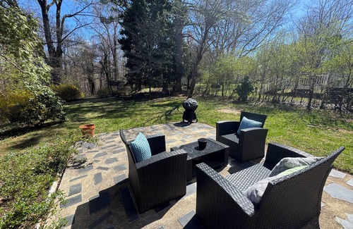 Farmville Cottage | 2 bedroom cottage in d-town Farmville, walking distance to Longwood University.