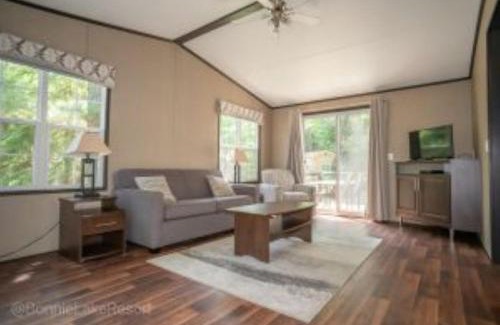Bracebridge House | 2 Bedroom Cottage Poplar Crescent 738