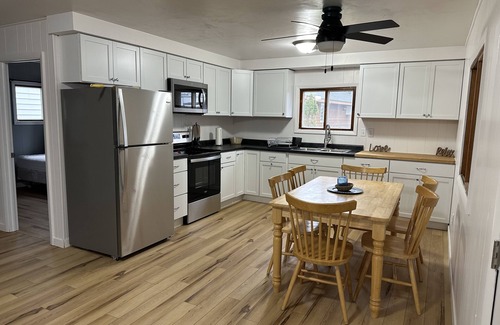 Wauksaukee Cottage | 2 bedroom cottage
