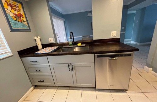 Villas Condo | 2-bedroom cozy condo in sunny Fort Myers close to everything!