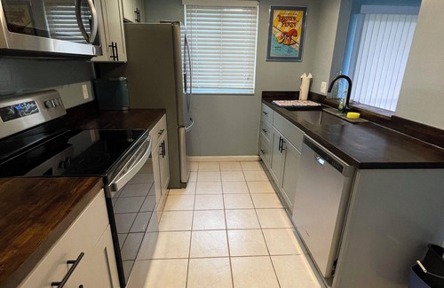 Villas Condo | 2-bedroom cozy condo in sunny Fort Myers close to everything!