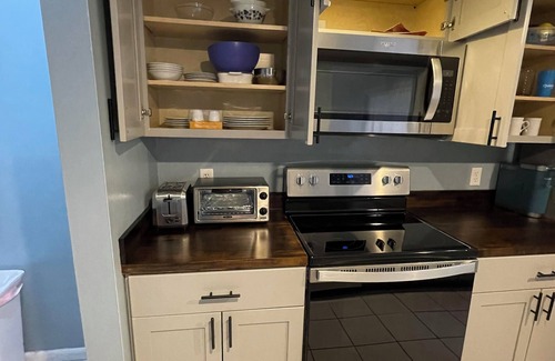 Villas Condo | 2-bedroom cozy condo in sunny Fort Myers close to everything!