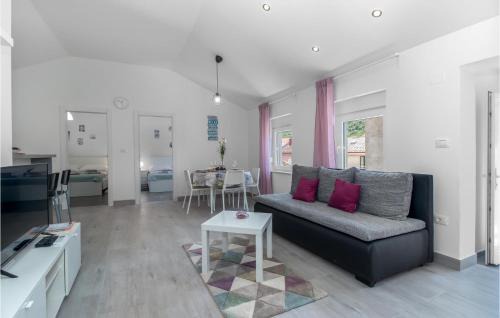 Bakarac House | 2 Bedroom Cozy Home In Bakarac