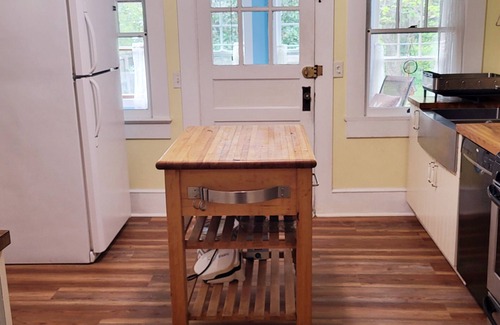 Farmington House | 2-bedroom cute farmhouse near Athens, GA
