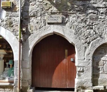Galway City Centre Apartment | 2 bedroom deluxe Galway city centre apartment location location