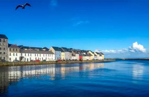 Galway City Centre Apartment | 2 bedroom deluxe Galway city centre apartment location location