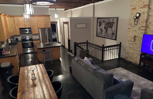 Moose Jaw Apartment | 2 BEDROOM, DESIRABLE LOCATION in the heart of downtown, close to all amenities.