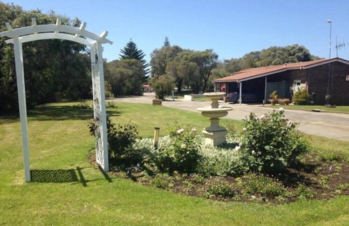 Emu Point Ski Chalet | 2 Bedroom Family Chalet Emu Beach