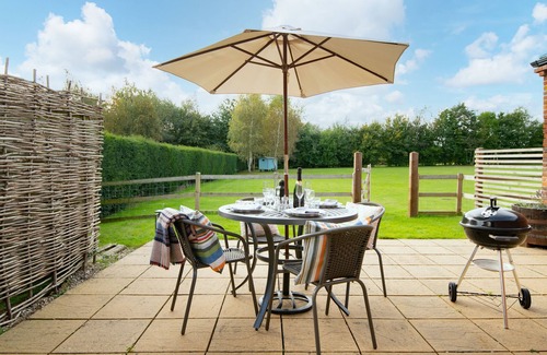 Fakenham Cottage | 2 bedroom family friendly barn conversion, luxury indoor heated pool, games room & tennis courts clo