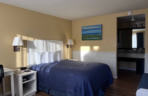 Downtown Monterey Cabin | 2 Bedroom Family Suite at Ocean-Side Property!