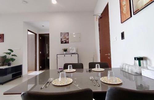 Central District Apartment | 2 Bedroom Garden and Sea View