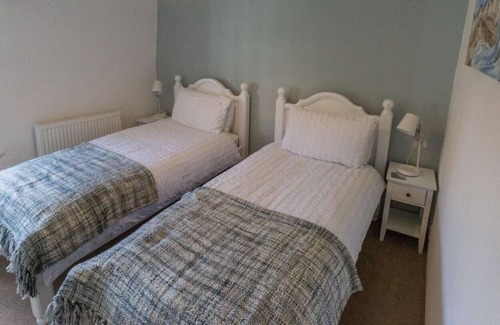 Grove Cottage | 2 Bedroom Cottage in Kingston