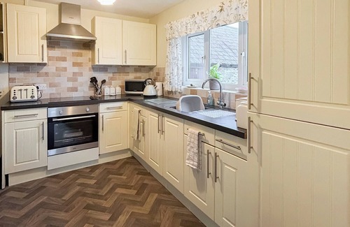 Dwyran Cottage | 2 bedroom accommodation in Newborough, near Llangefni