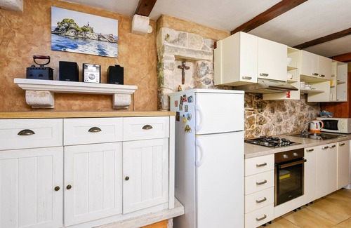 Stankovici House | 2-bedroom Holiday Home Stone Oasis
