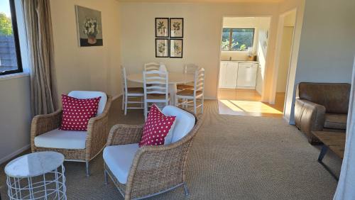 Orakei House | 2 Bedroom home, City and Sea Views