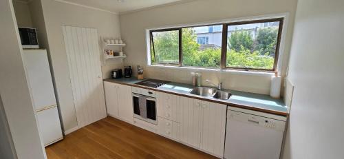 Orakei House | 2 Bedroom home, City and Sea Views