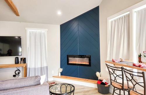 Cheyenne House | 2-bedroom home in Cheyenne near CFD, FE Warren, downtown with AC, WiFi, laundry