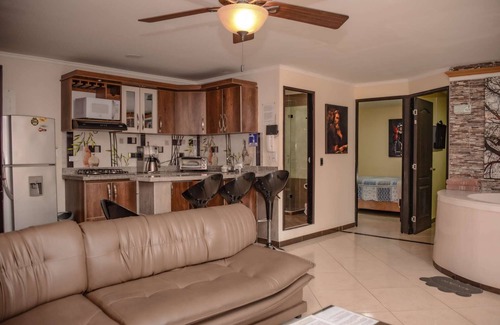 El Poblado Apartment | 2 Bedroom Hot tub security AC Lleras area